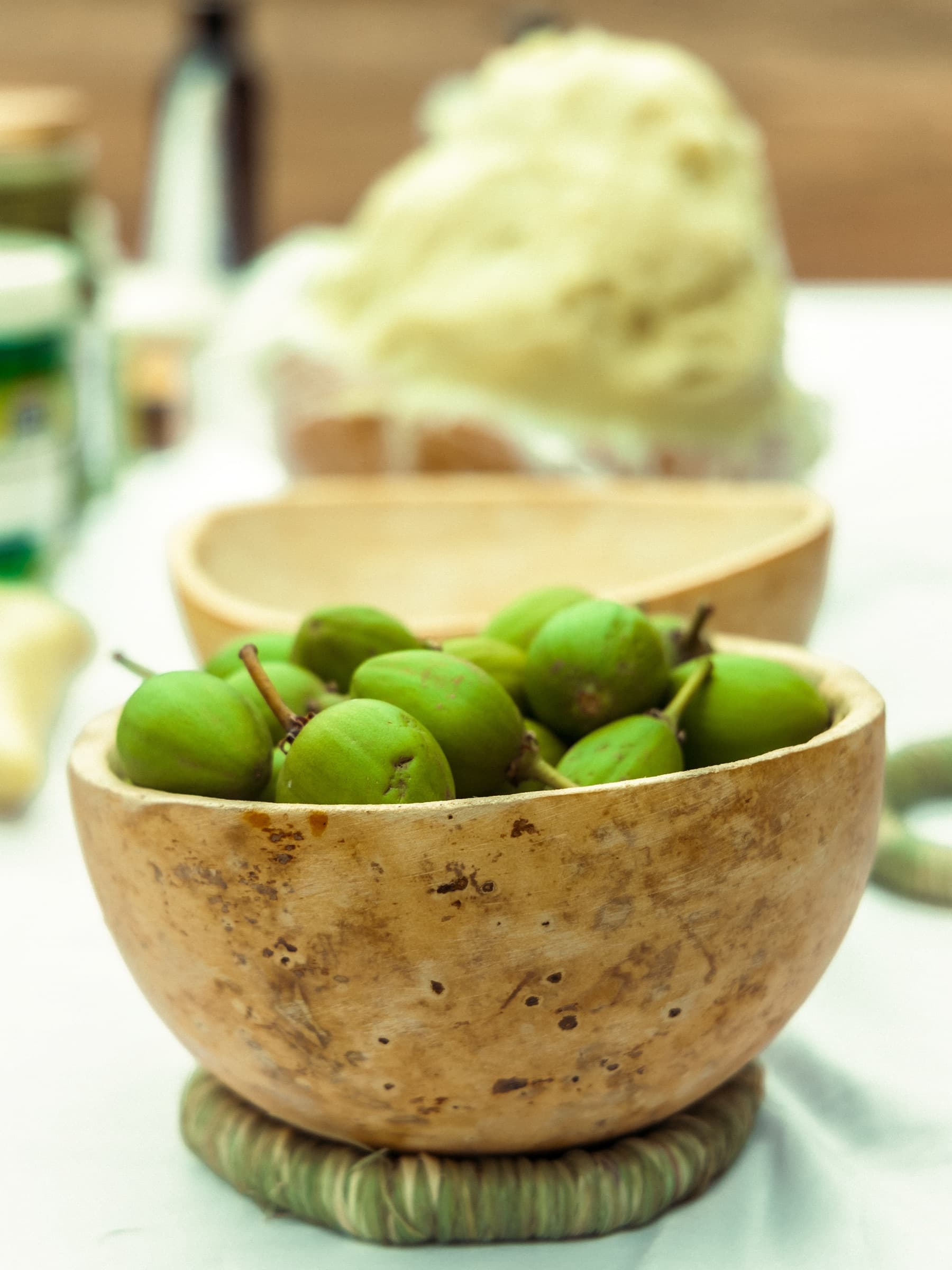 Shea-Früchte in einer Kalebasse